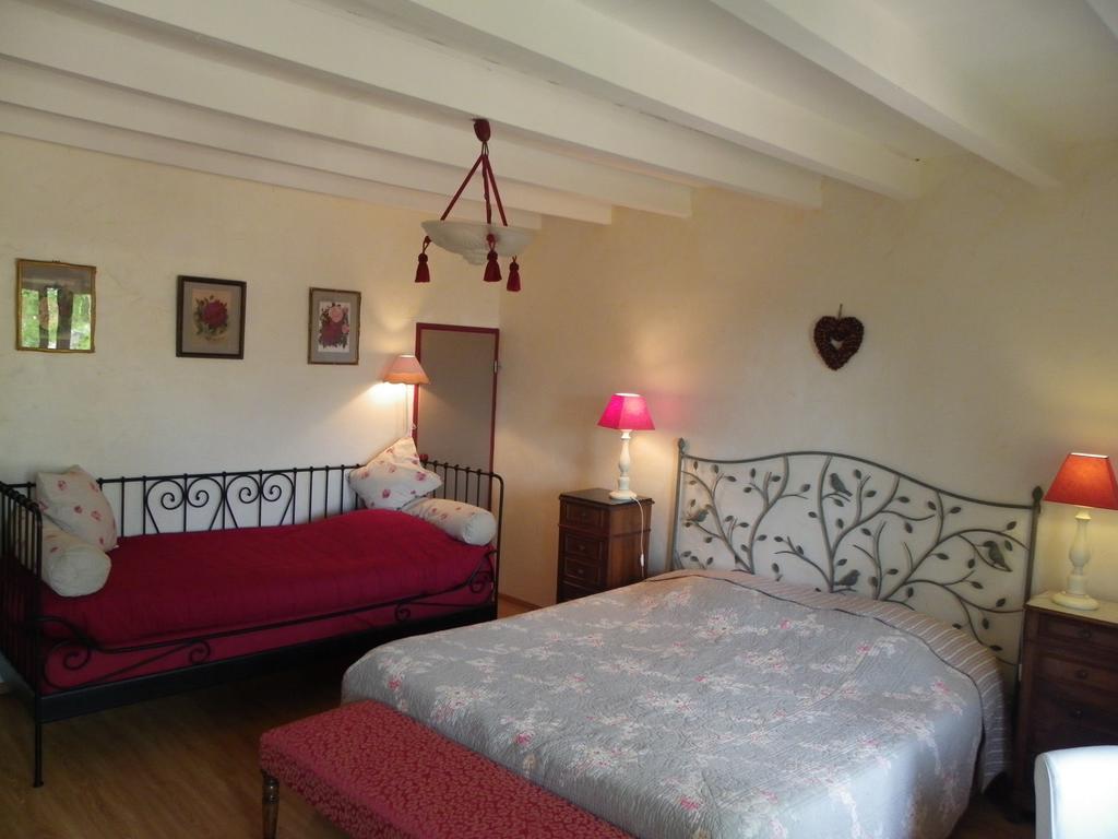 Maison D'Hotes De La Verriere Les Ardillats Room photo
